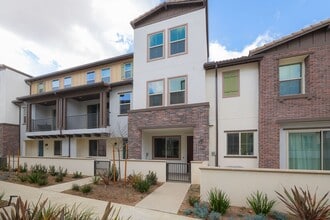 Building Photo - Brand New 3-Story Townhome in Melrose Heights!