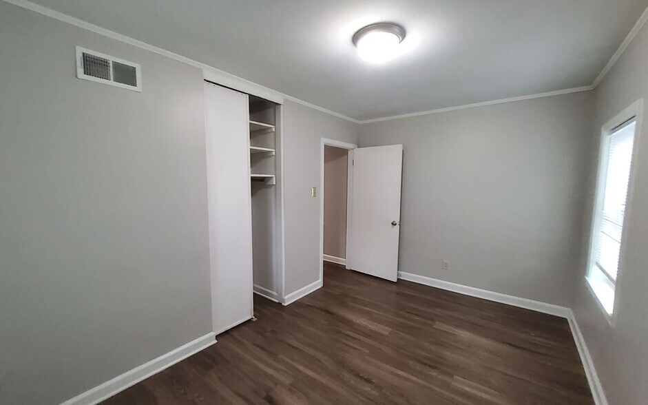 Building Photo - 3686 Philsdale Ave