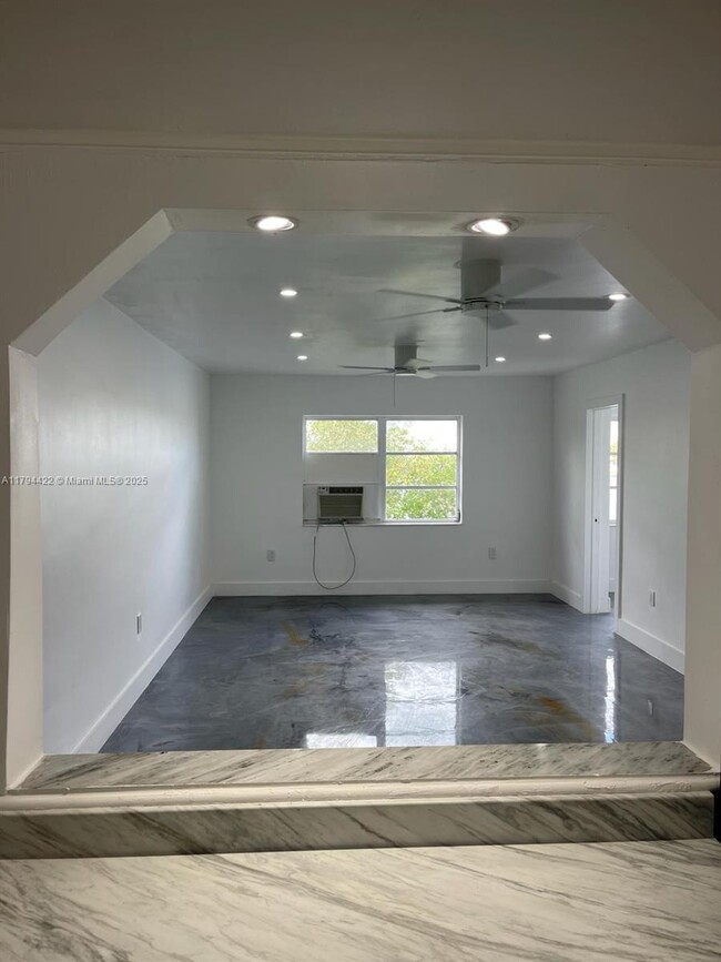 Building Photo - 251 NE 187th St