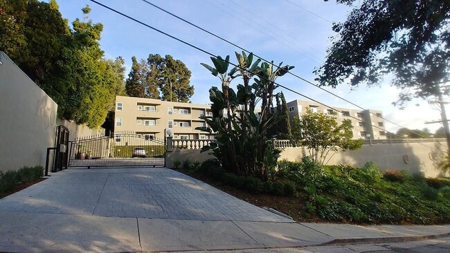Building Photo - Carmel Heights Apts
