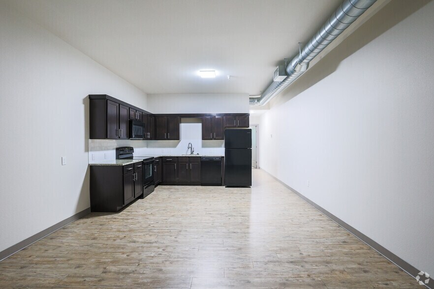 Primary Photo - Pinnacle Lofts