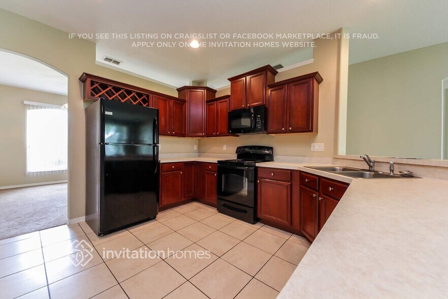 Building Photo - 16000 Arrowhead Trail