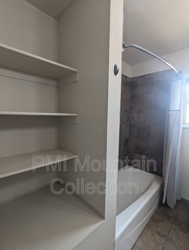 Building Photo - 249 S 400 E