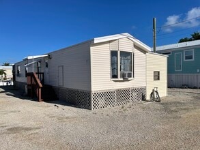Building Photo - Pine Channel Home