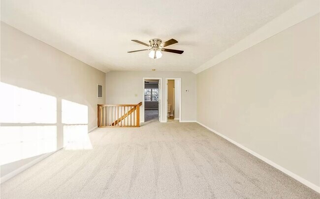 Building Photo - 116 Mosswood Dr