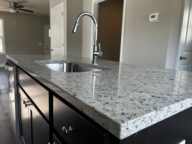 Building Photo - 206 Samson Trl