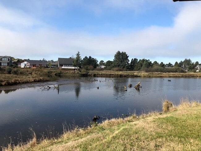 Building Photo - Riverfront Sandpiper Village Condo 2 Bedroom, 2 Baths!!