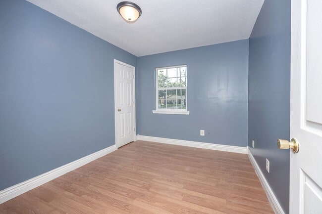 Building Photo - 3 Bed 1 Bath Home In Pascagoula - New Appl...