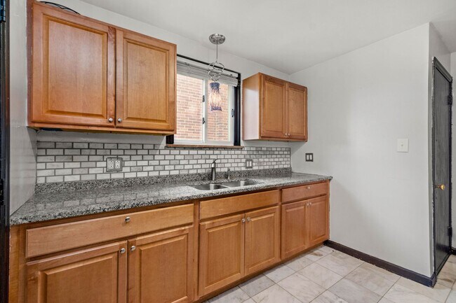 Building Photo - SCORE 50% OFF 1ST MONTH'S RENT IF SIGNED BY APRIL 17! Amazing 2 bedroom home in Clairton availabl...