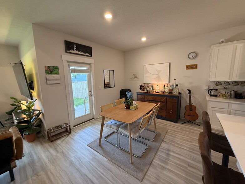 Building Photo - 5851 Sargassum Ln