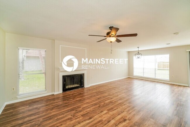 Building Photo - 3 Bedroom Pet-Friendly Home in San Antonio, TX with Main Street Renewal