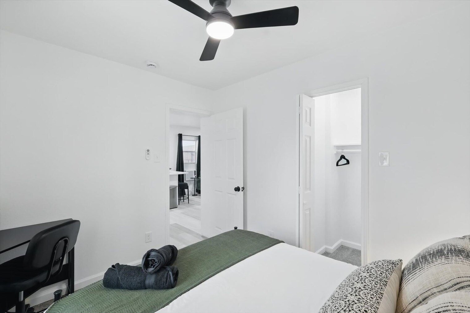 Building Photo - 2336 Minnie St