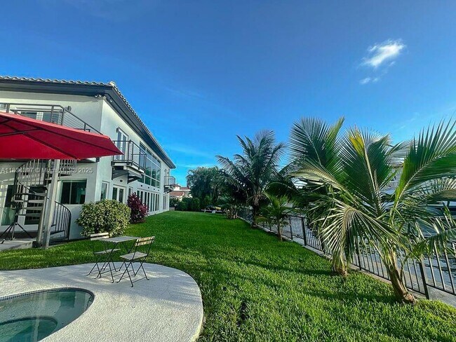 Building Photo - 13300 Biscayne Bay Terrace
