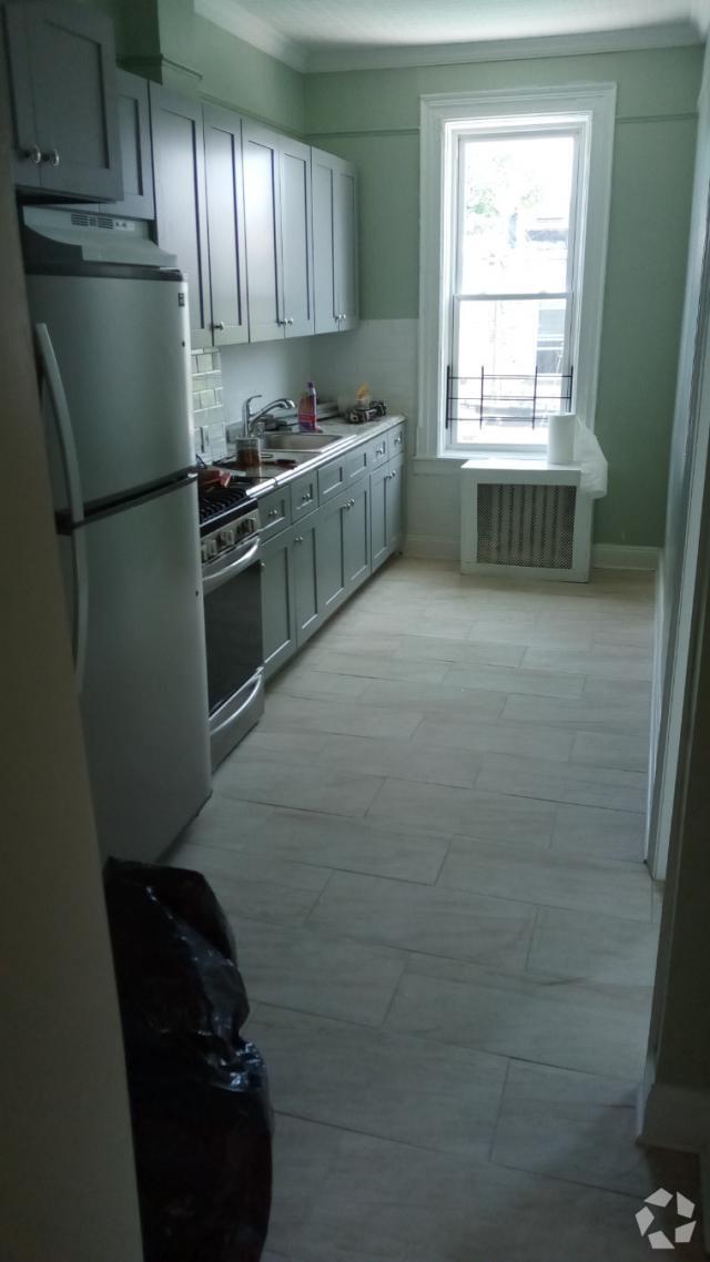 Building Photo - 3 bedroom in BROOKLYN NY 11208