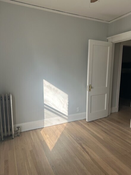 Building Photo - 4425 N Paulina St