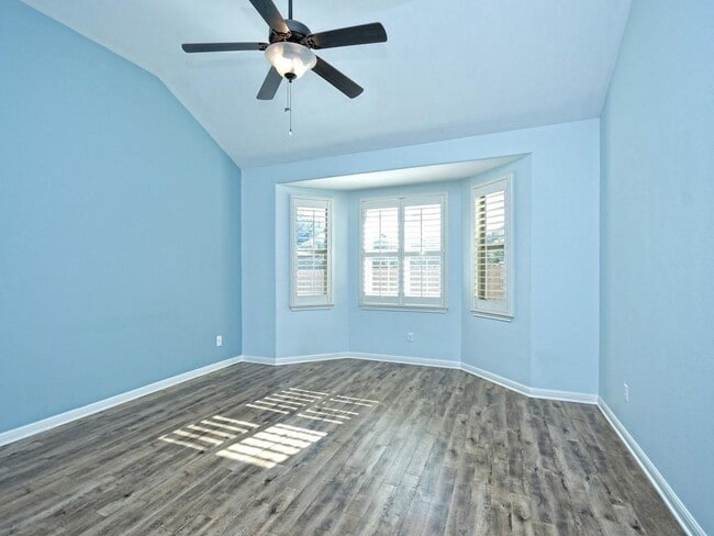 Building Photo - 2216 Lookout Range Dr