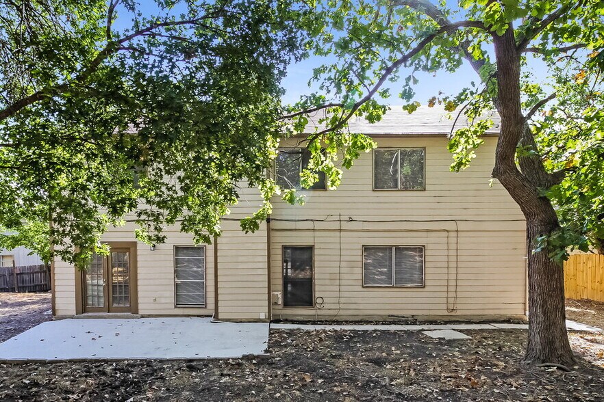 Building Photo - 6803 Highland Bluffs