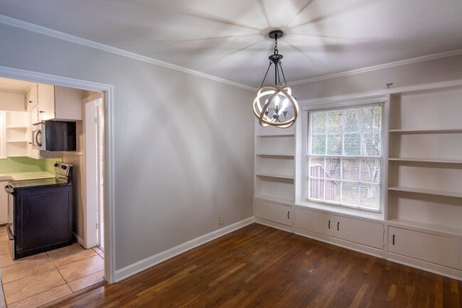 Building Photo - 3 Bedroom Rental in Midtown Tyler!