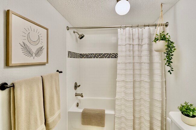 Building Photo - 1311 Antoine Dr