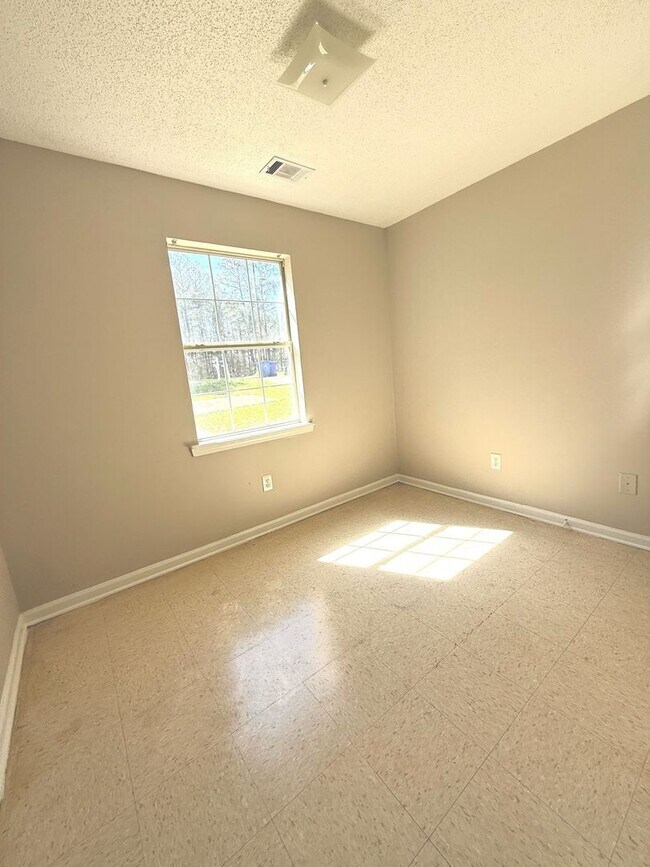 Building Photo - 8170 Geiger St NW