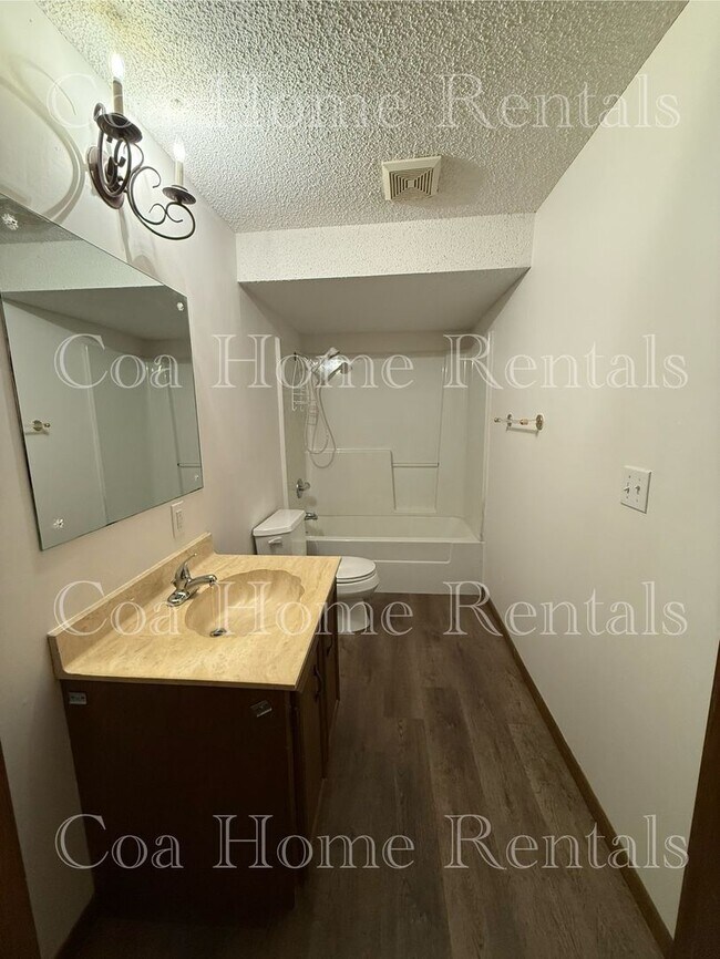 Building Photo - South East side Duplex