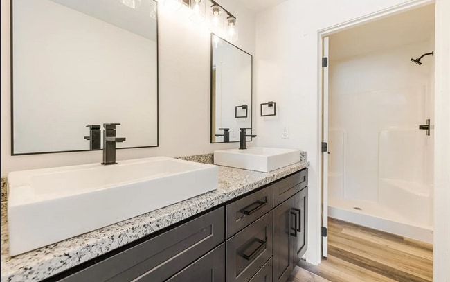 Building Photo - 5856 SE 18th St