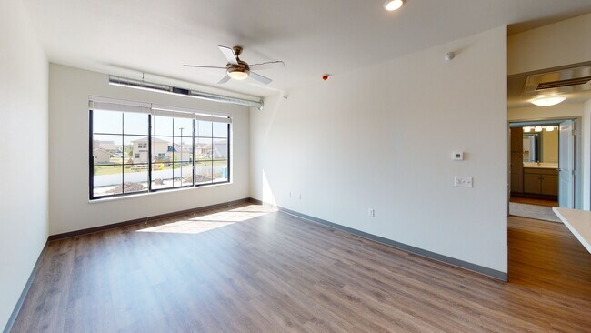 Building Photo - Hidden Creek