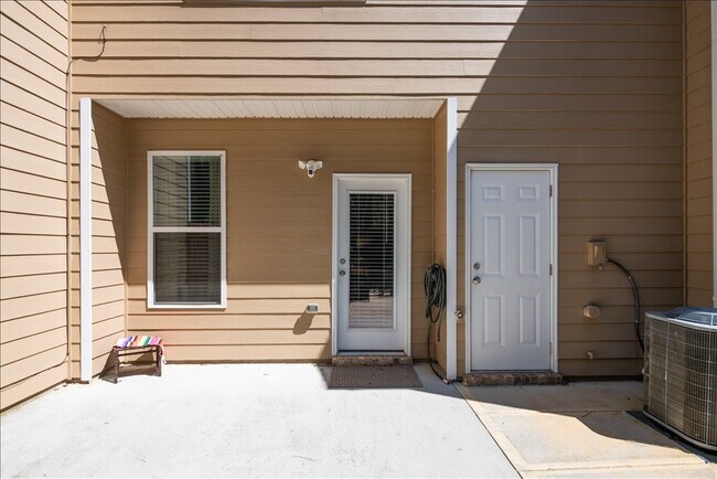 Building Photo - 2514 Piering Dr