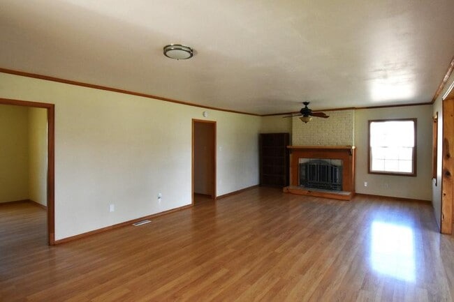 Building Photo - 2422 Wiard St