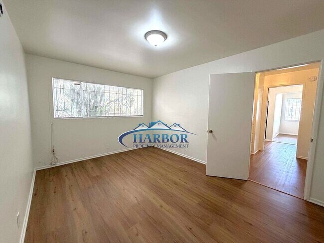 Building Photo - 5642 Angeles Vista Blvd