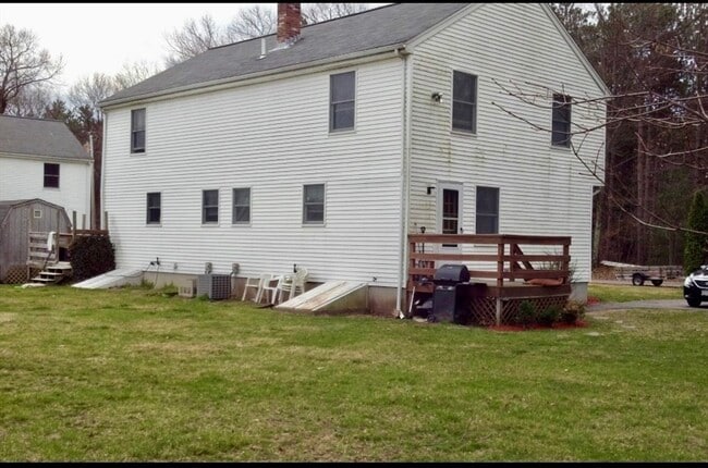 Building Photo - 567 Mendon Rd