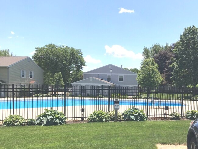 Building Photo - 362 Farmington Ln