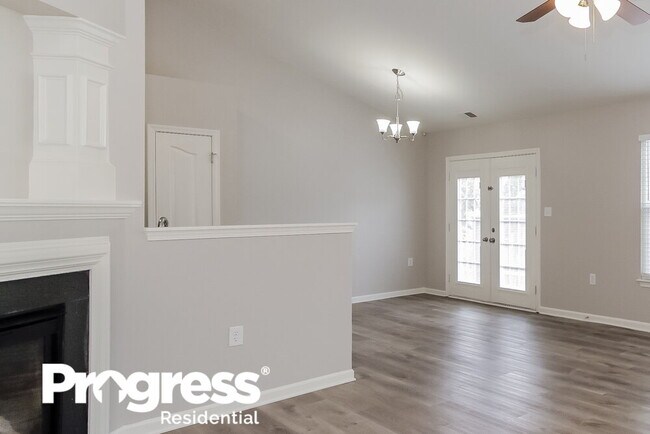 Building Photo - 10129 Green Hedge Ave