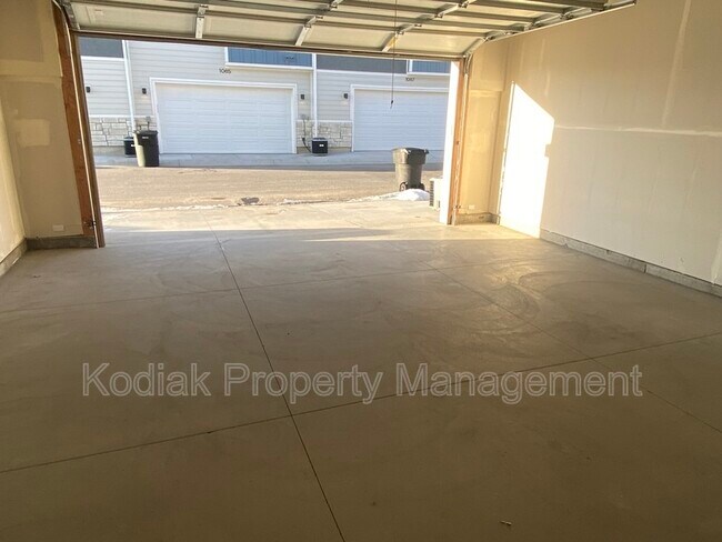 Building Photo - 1088 N 1840 W