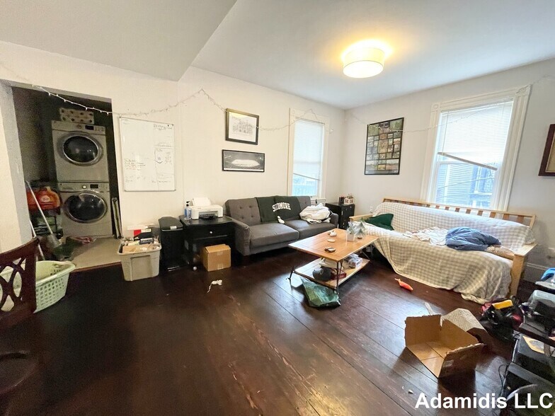 Building Photo - 32 Rawson St