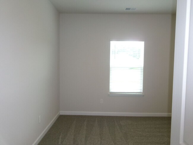 Building Photo - New 5 bedroom, 3 bath home in Clear Pond with pond view