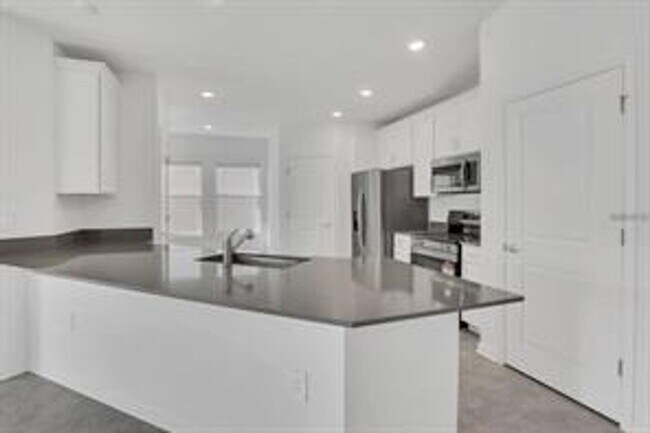 Building Photo - 3186 Armstrong Ave