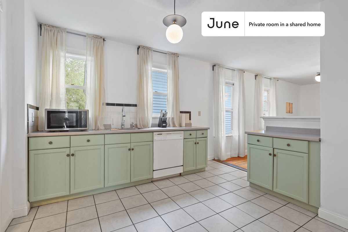 Building Photo - Room in Shared 3 bed/2 bath home in Brighton
