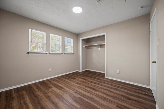 Building Photo - 4735 Charade Dr