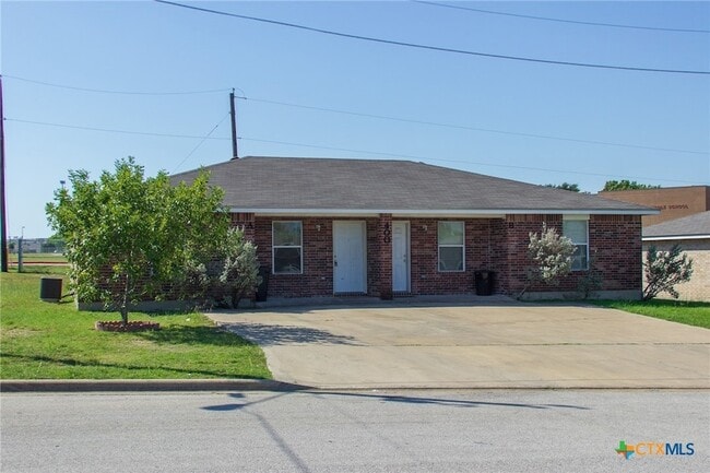 Building Photo - 400 Justin Ln