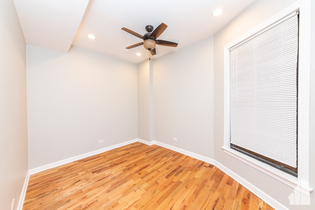 Building Photo - 1420 W Irving Park Rd