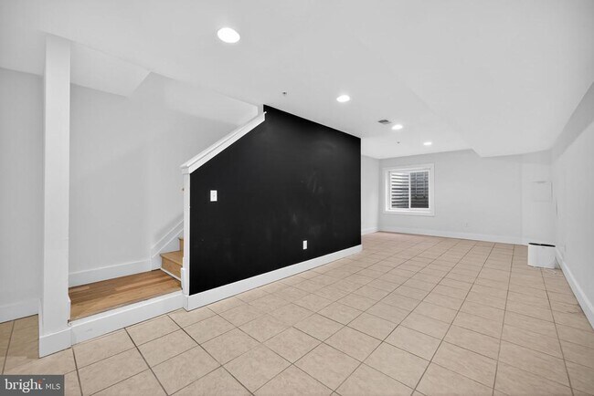 Building Photo - 2028 Trenton Ave