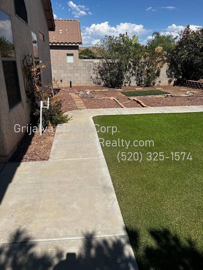 Building Photo - Lovely Newer 3 Bedroom, 2 Bath House for R...