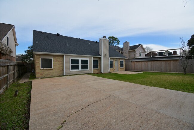 Building Photo - 1018 Wentworth Dr