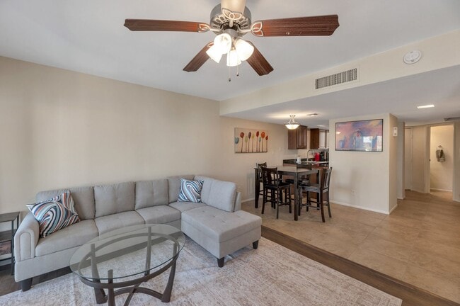 Building Photo - Charming 2-bedroom, 2.5-bathroom condo with a garage in Scottsdale, AZ