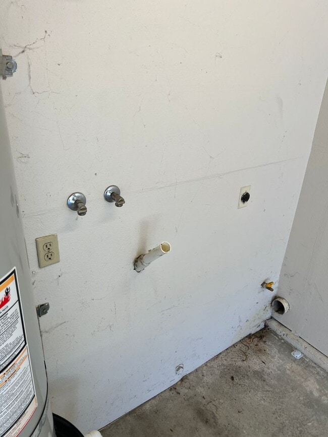 Building Photo - Lovely West Side Ventura Condo