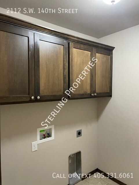 Building Photo - 2112 SW 140th St