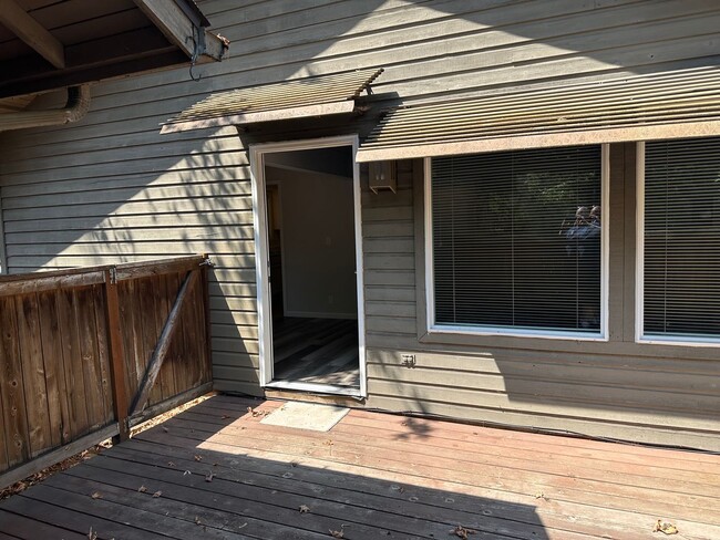 Building Photo - Updated 2 bedroom 2 bath duplex with garag...