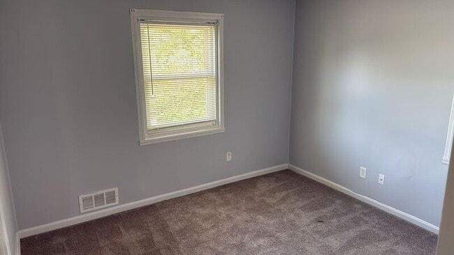 Building Photo - 866 Bellevue St SE