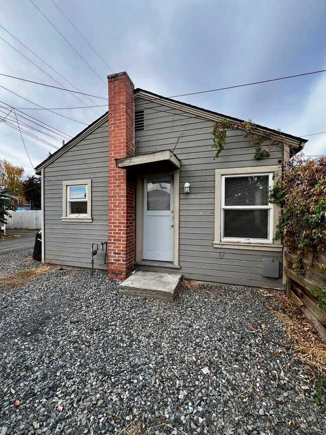 Building Photo - L708